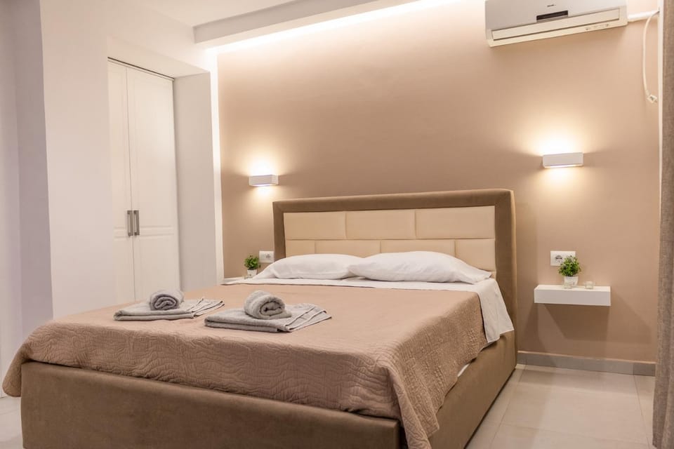 Luxury Seaside House with 2 Bathrooms Apartment in Ksamil