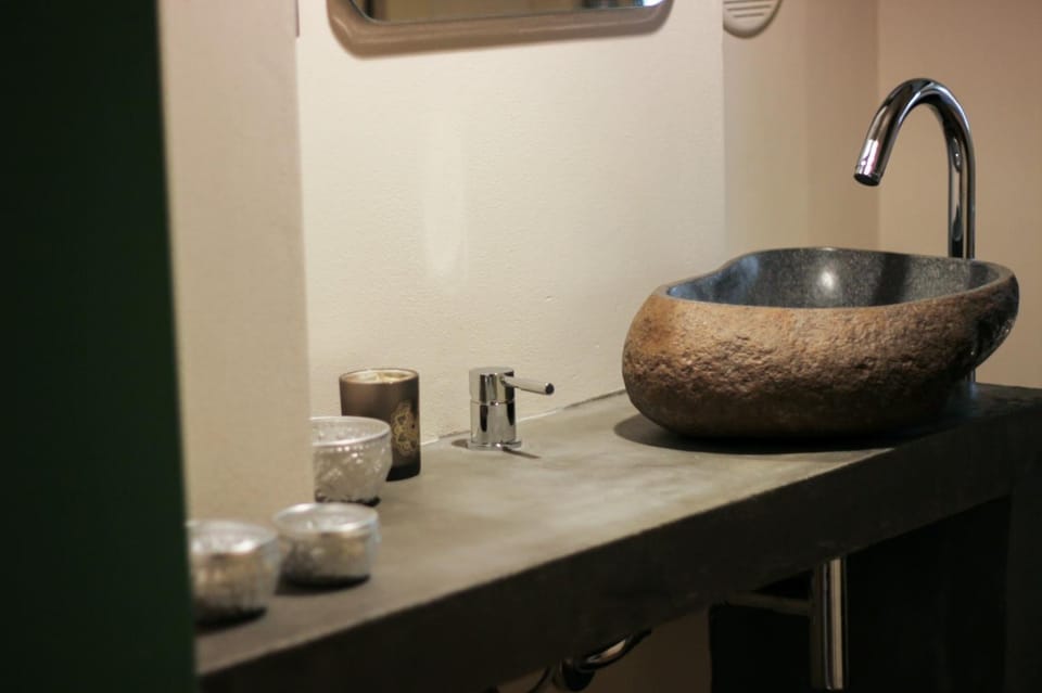 Bathroom, Decorative detail