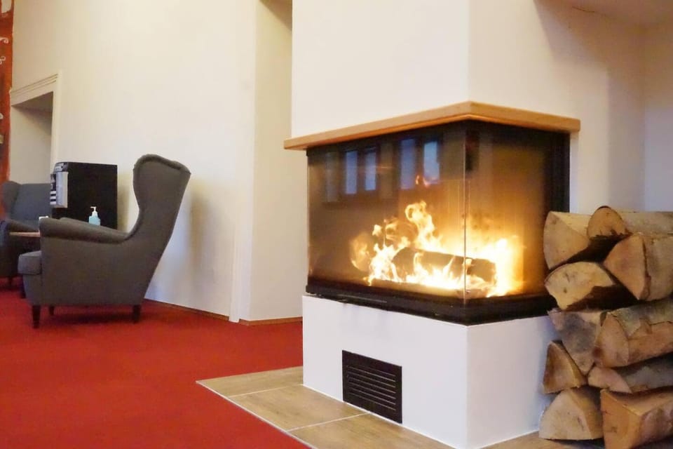 Lobby or reception, Seating area, fireplace