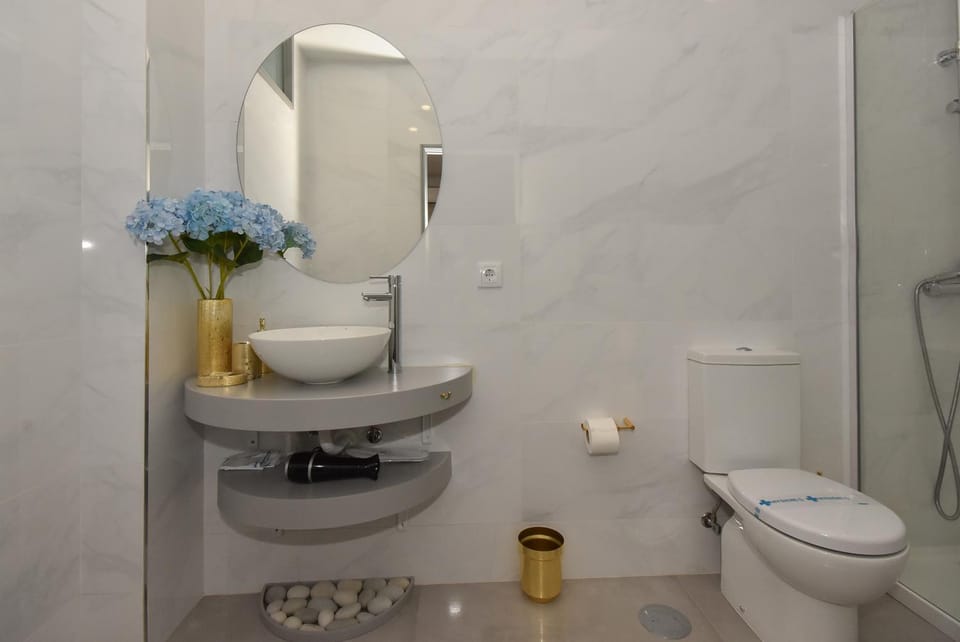 Shower, Toilet, Bathroom