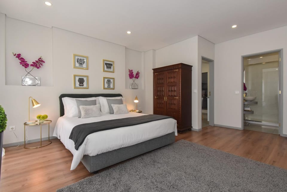 Shower, Bed, Bathroom, Balcony/Terrace, Photo of the whole room, Decorative detail, Bedroom