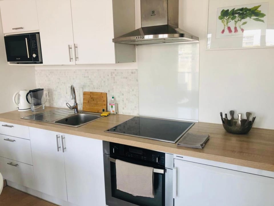 Coffee/tea facilities, Kitchen or kitchenette, dishwasher, minibar, stove, kitchen