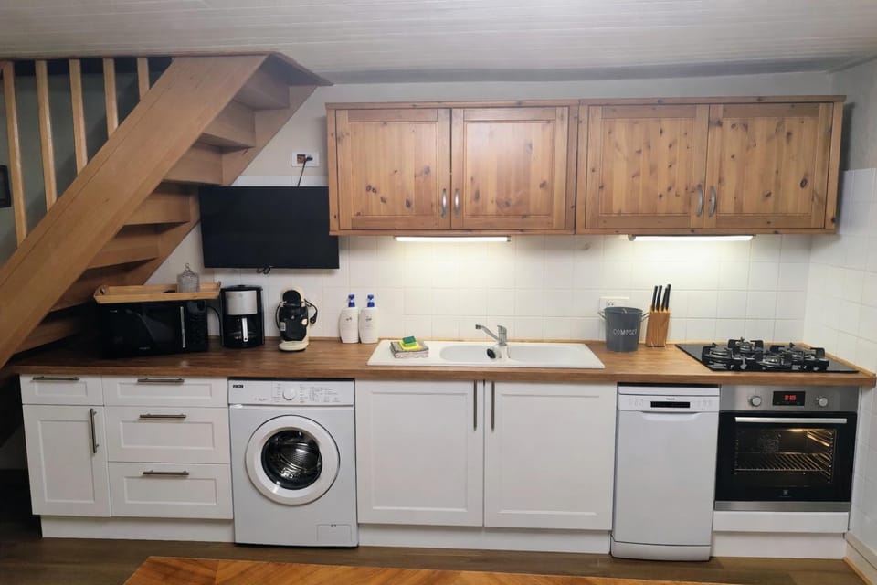 Coffee/tea facilities, Kitchen or kitchenette, dishwasher, oven, pet friendly, stove, toaster