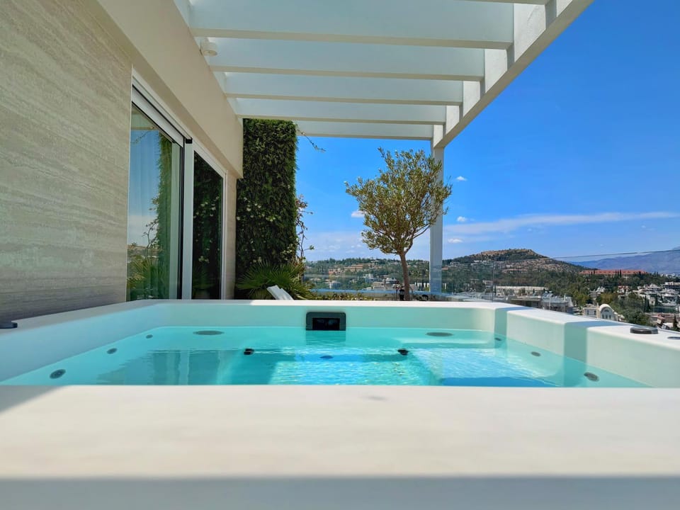 Natural landscape, Hot Tub, Hot Tub, View (from property/room), View (from property/room), City view, City view, Mountain view, Mountain view