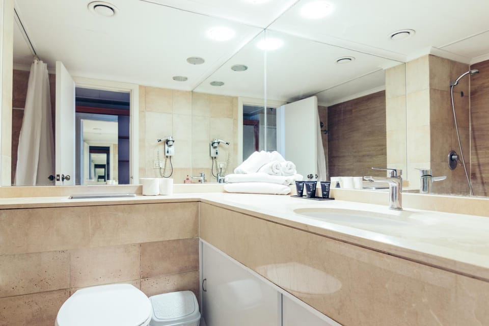 Shower, Bathroom, towels