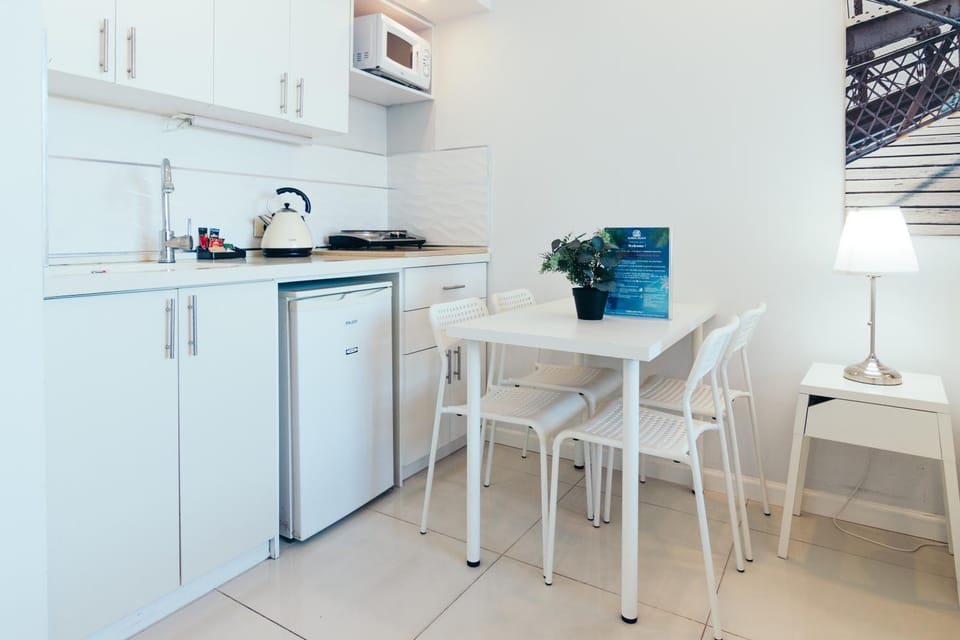 Kitchen or kitchenette, Dining area, pet friendly