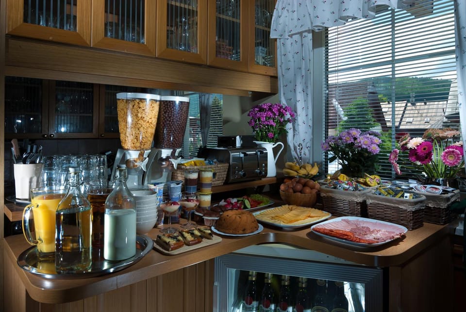 Breakfast, Buffet breakfast