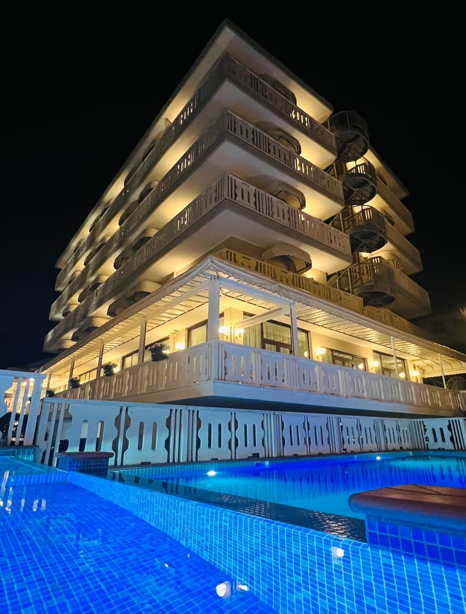 Property building, Swimming pool