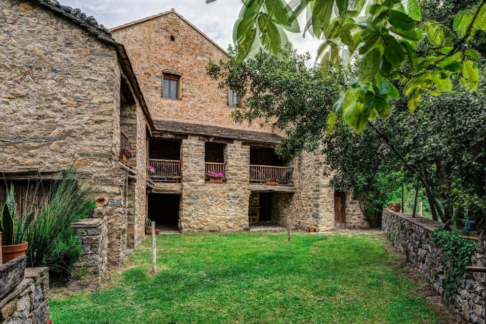 Property building, Day, Garden, Garden view