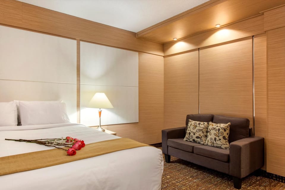 Seating area, Bedroom