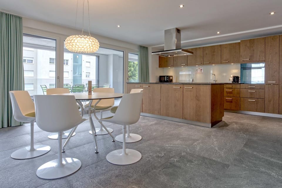 Kitchen or kitchenette, Dining area, internet, microwave, air conditioner