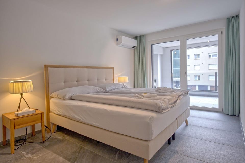 Bedroom, internet, air conditioner