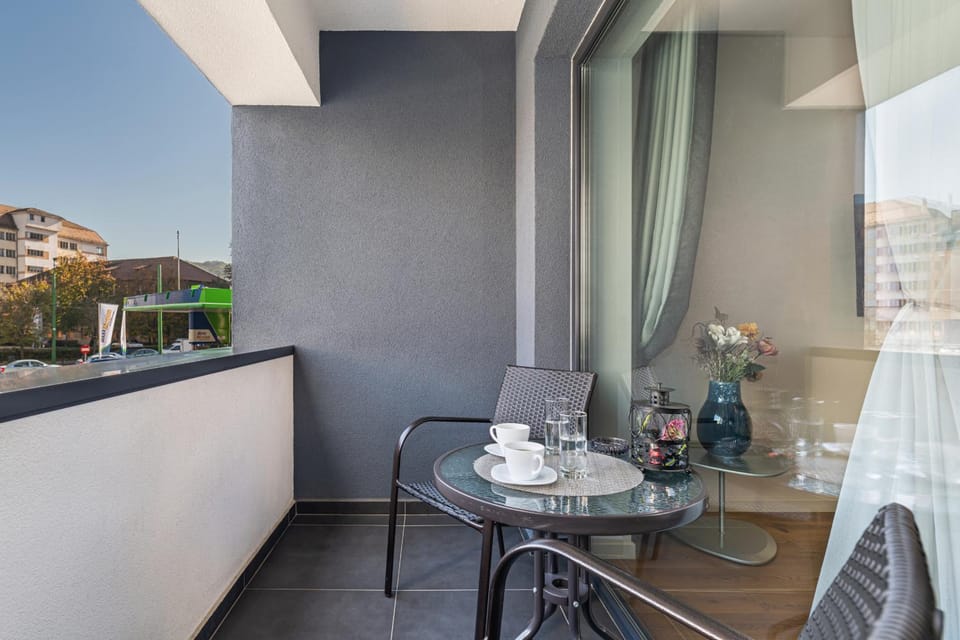 Balcony/Terrace, Drinks
