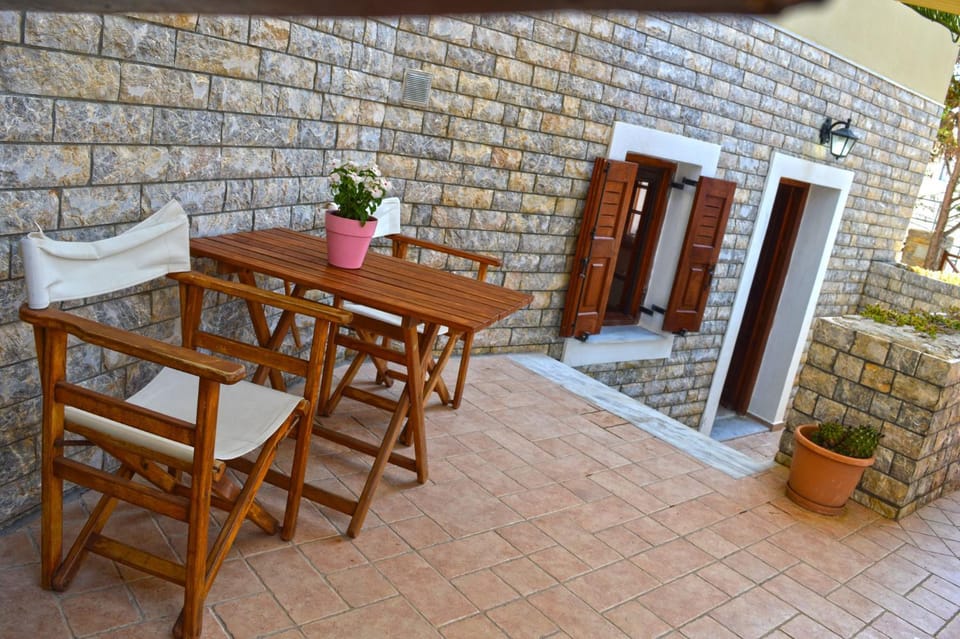 Patio, Day, Garden