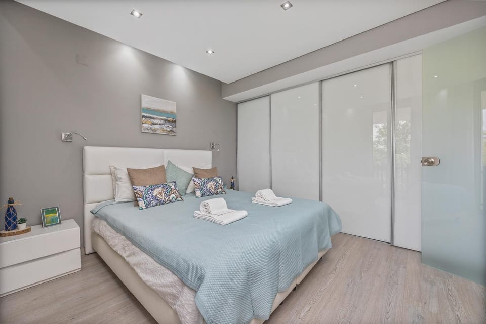 Bed, Photo of the whole room, Bedroom, towels, wardrobe