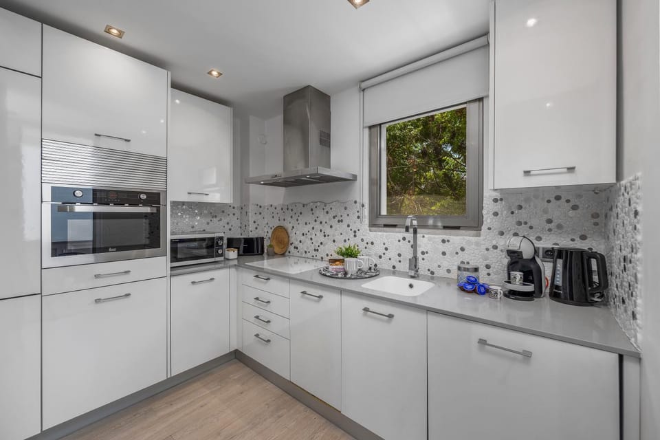 dishwasher, minibar, pet friendly, stove, toaster, kitchen