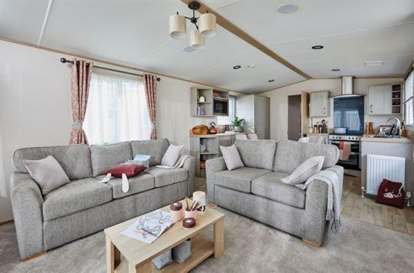 Par Sands Coastal Holiday park Campground/ 
RV Resort in England