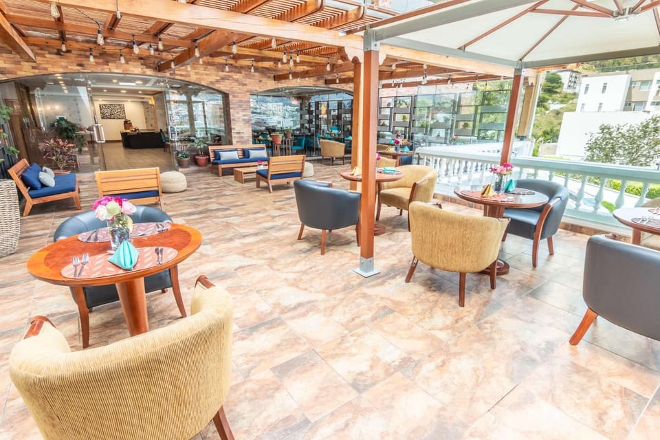 Restaurant/places to eat, Dining area, On site