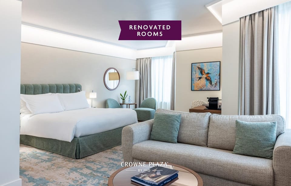 Bed, Living room, Photo of the whole room, Seating area, Bedroom, Family