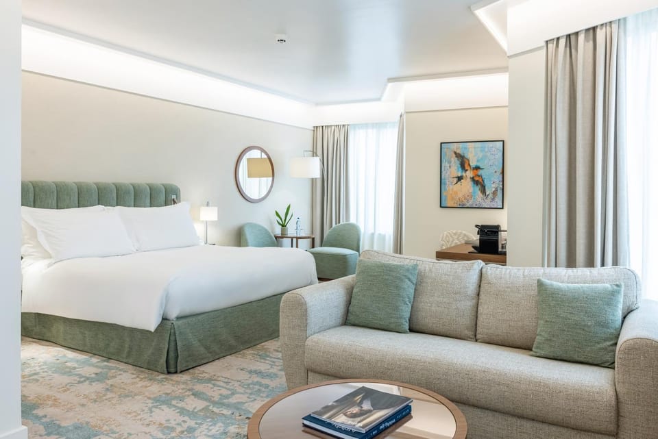 Bed, Living room, Photo of the whole room, Seating area, Bedroom, Family