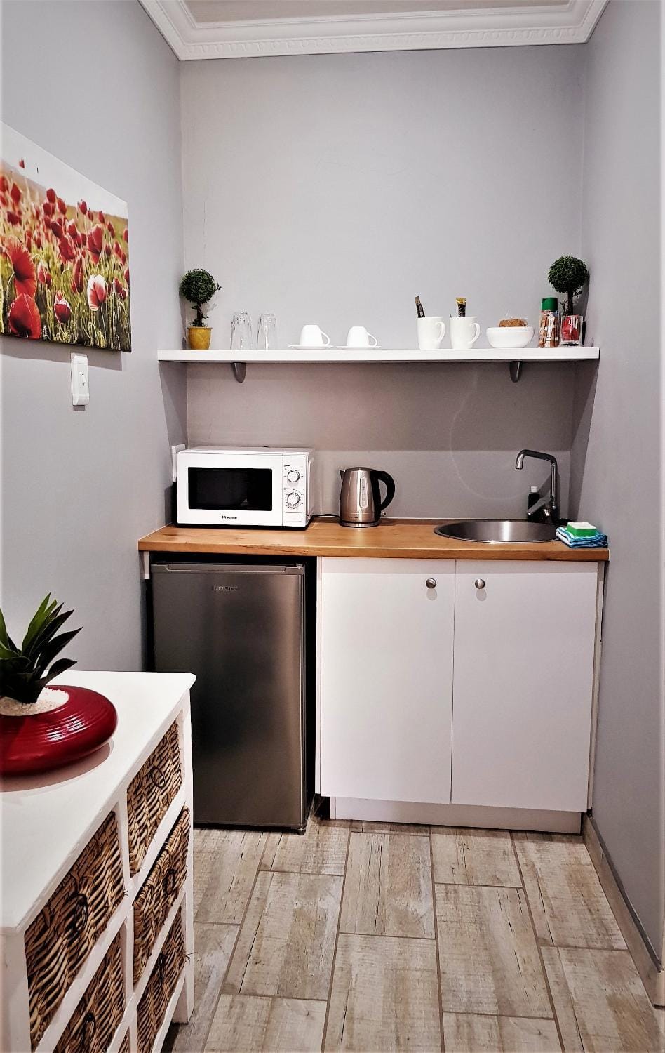 Kitchen or kitchenette