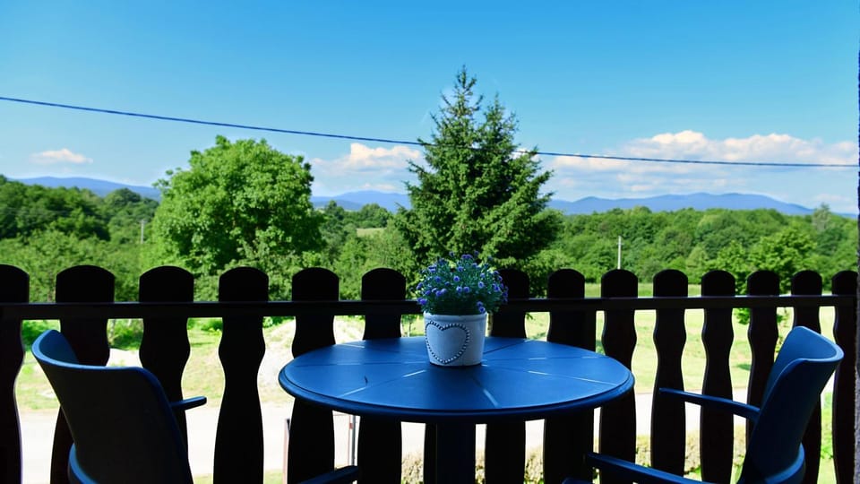 Balcony/Terrace, Mountain view