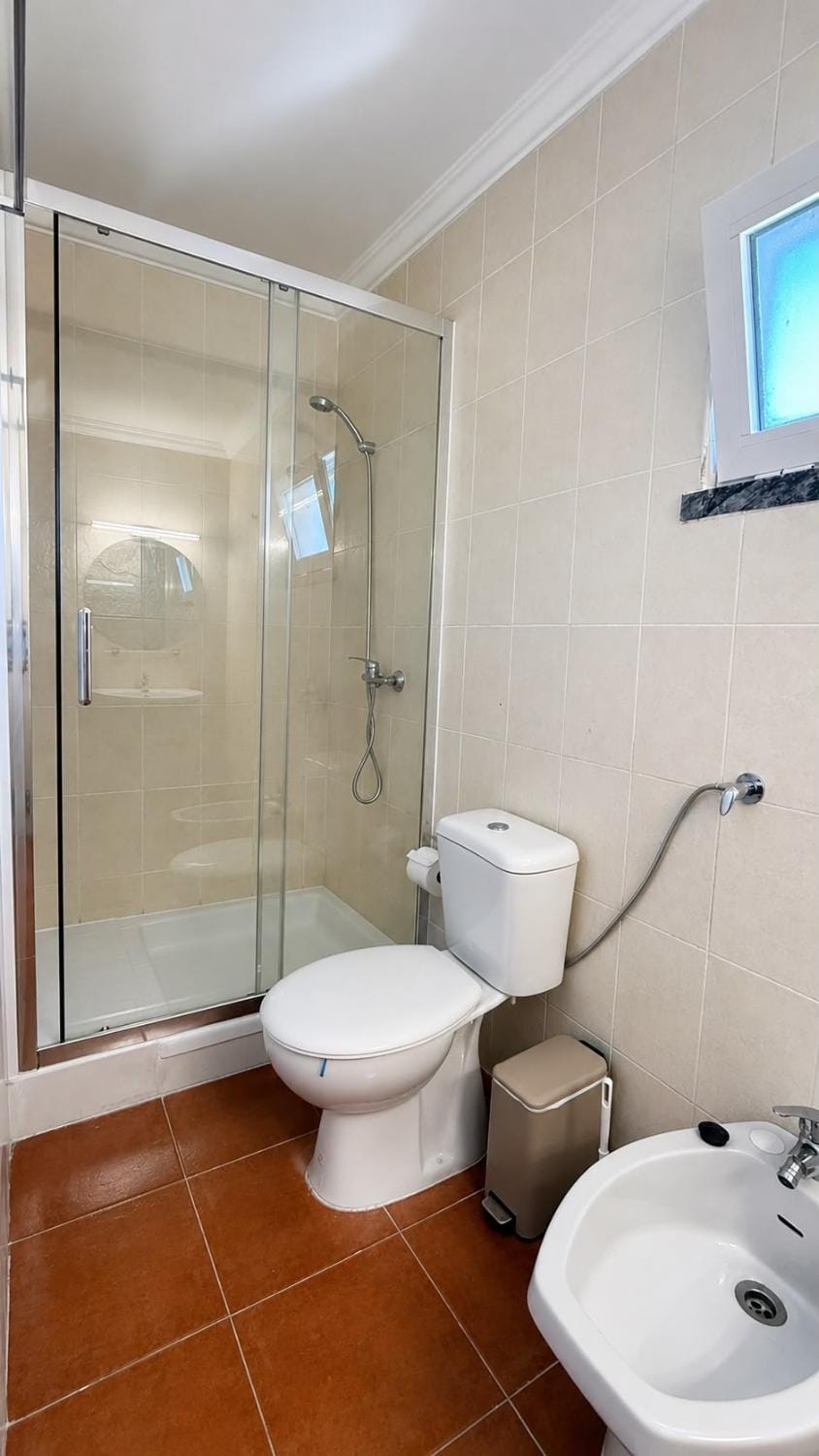 Shower, Toilet, Bathroom, bidet, towels