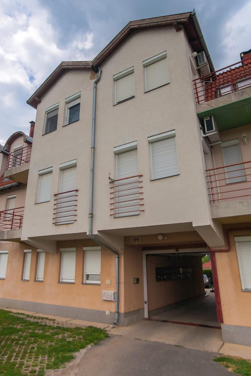 Property building, Facade/entrance