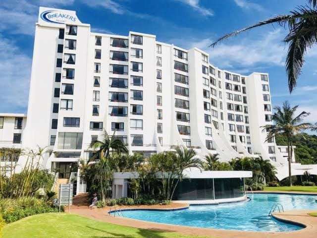 Umhlanga Beach Front 4 Sleeper Apartment in Umhlanga