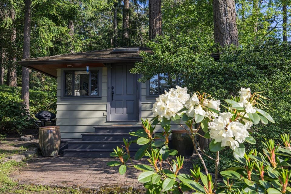 Property building, View (from property/room)