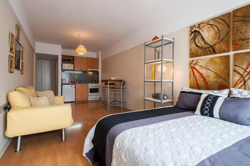 Coffee/tea facilities, Balcony/Terrace, Living room, Photo of the whole room, Seating area, Dining area, Bedroom