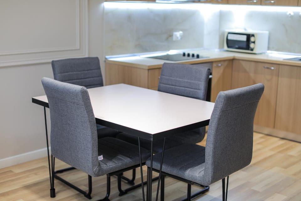 Kitchen or kitchenette, Dining area, minibar, pet friendly, stove, toaster