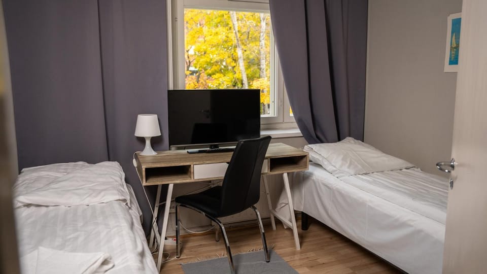 Bed, TV and multimedia, Photo of the whole room, Bedroom