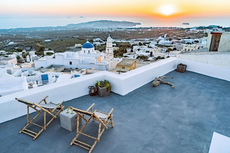 Reflection Cave House House in Santorini