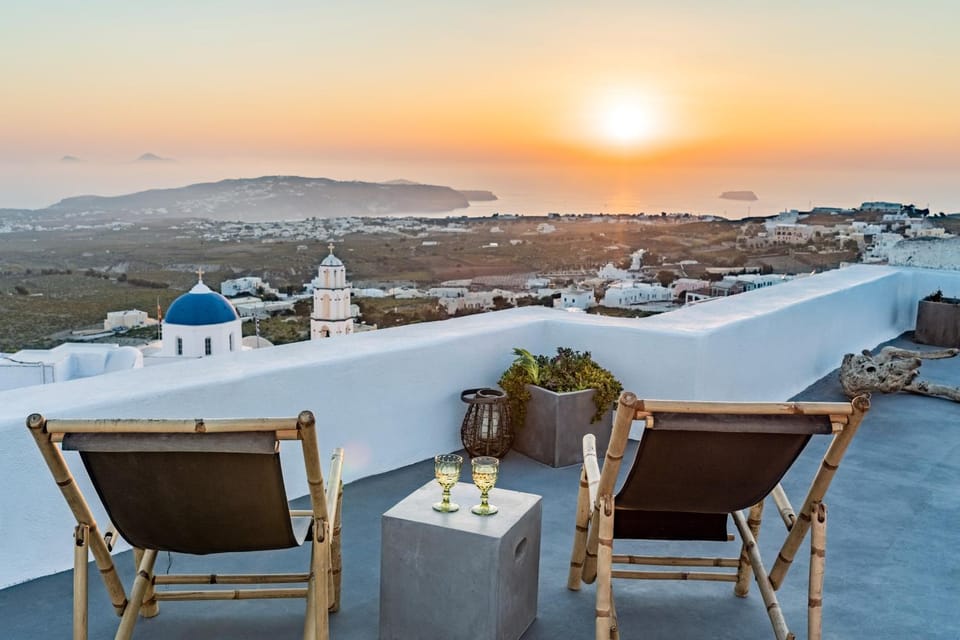 Reflection Cave House House in Santorini