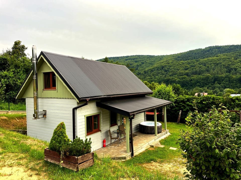 Property building, Natural landscape, Mountain view