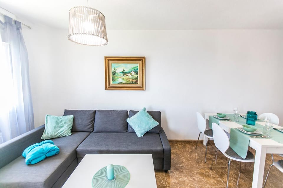 TV and multimedia, Living room, Photo of the whole room, Seating area, Dining area, Sea view