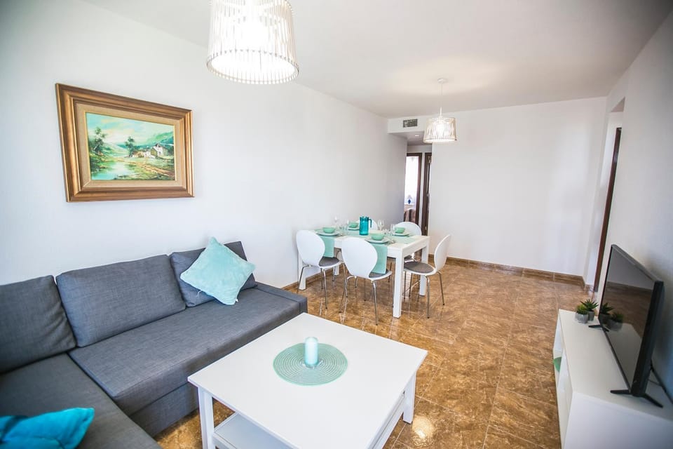 TV and multimedia, Living room, Photo of the whole room, Seating area, Dining area