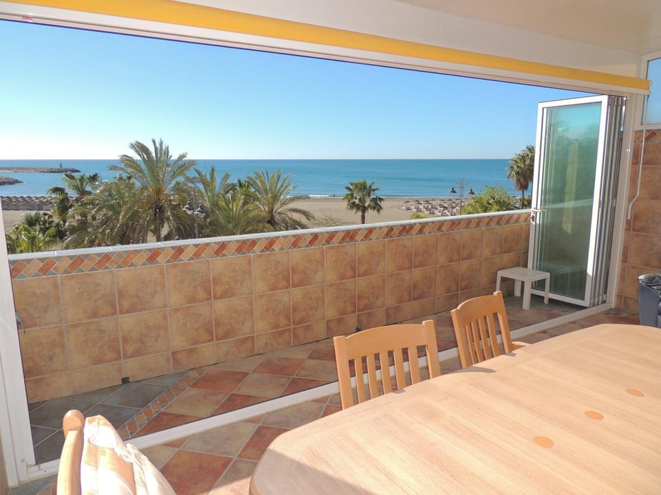View (from property/room), Balcony/Terrace, Dining area, Beach, Sea view