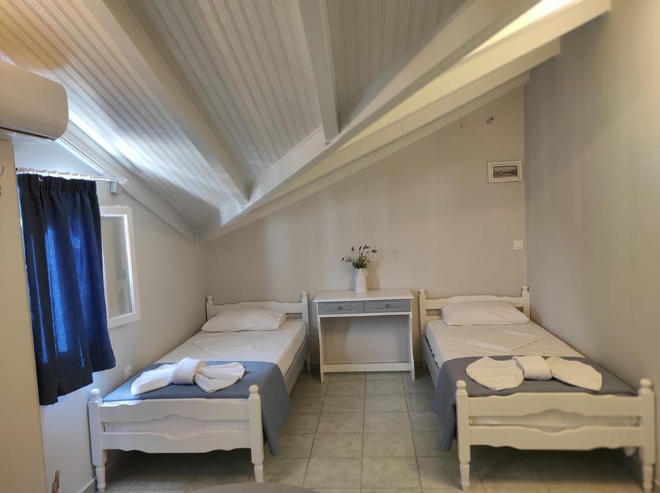 Kitchen or kitchenette, Bedroom