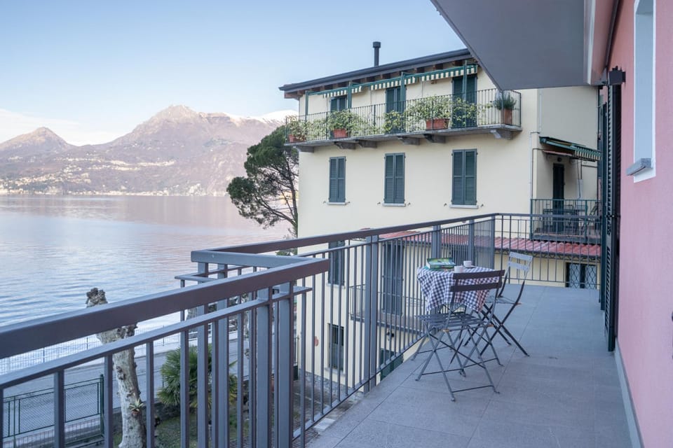 Natural landscape, Balcony/Terrace, Dining area, Lake view, Mountain view