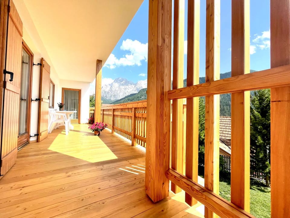 View (from property/room), Balcony/Terrace, Mountain view
