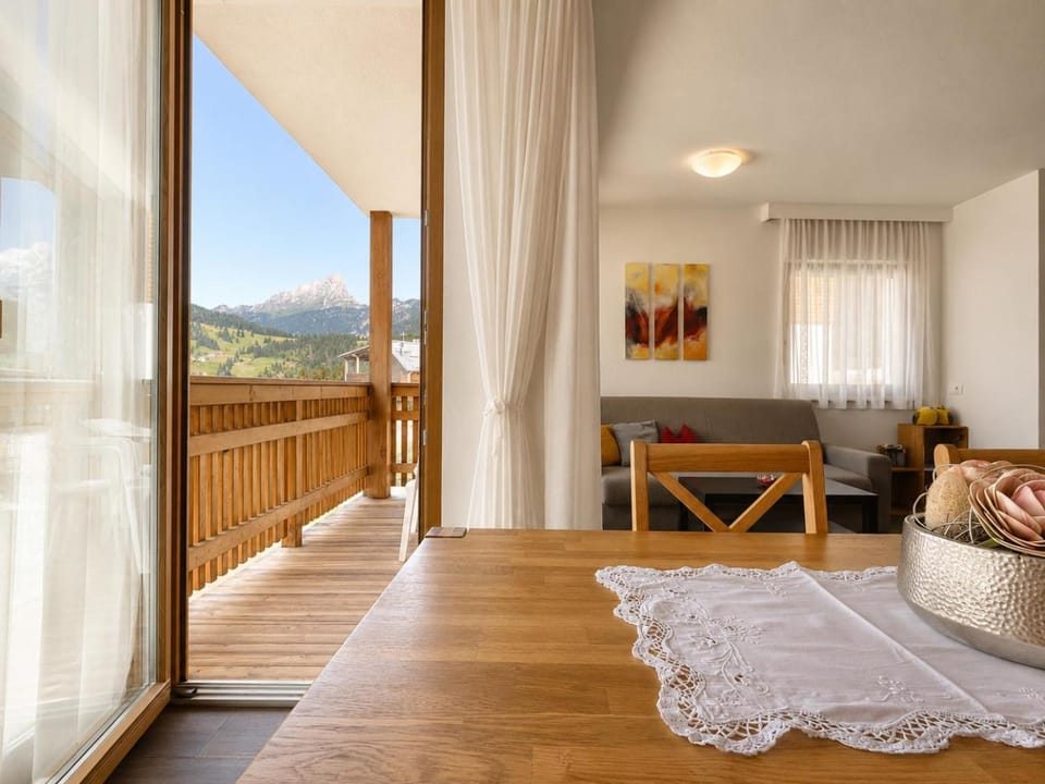Natural landscape, Balcony/Terrace, Living room, Seating area, Mountain view