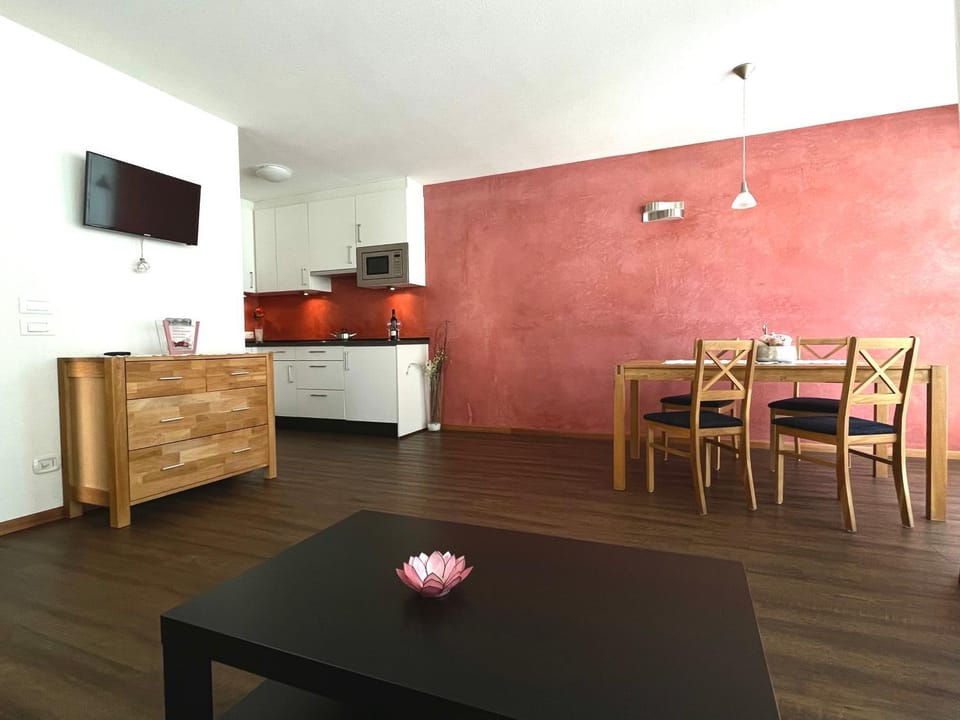 TV and multimedia, Kitchen or kitchenette, Living room, Dining area