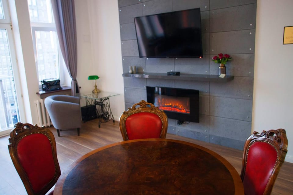 Communal lounge/ TV room, Living room