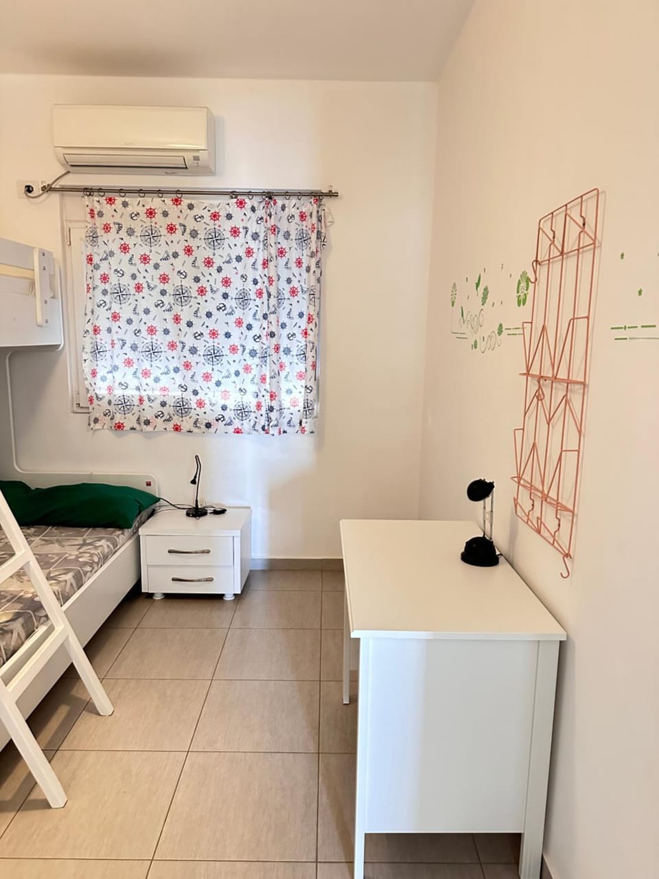 Bedroom, bunk bed, air conditioner