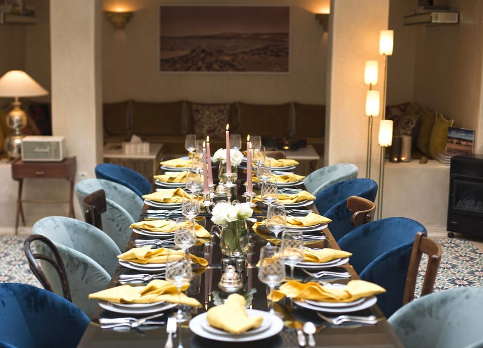 Restaurant/places to eat, Seating area