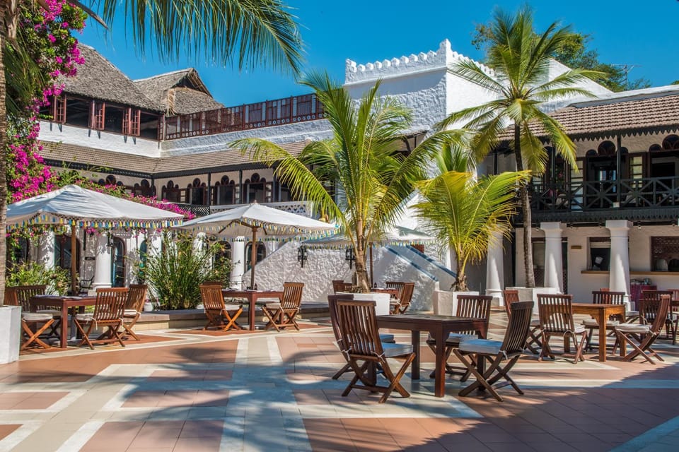 Restaurant/places to eat, Area and facilities