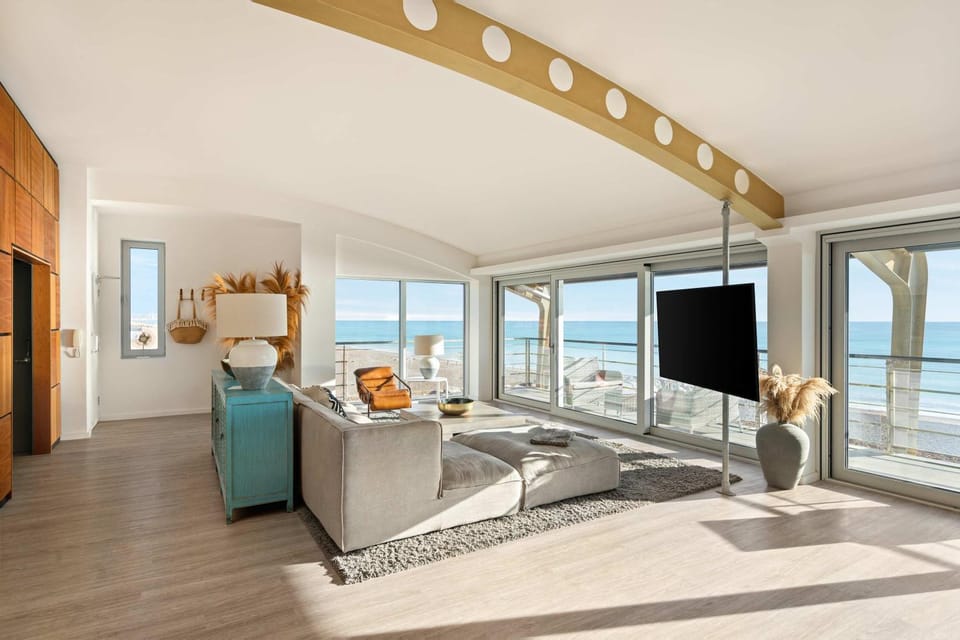 Furbelows Sea View Apartment Lancing Beach Apartment in Worthing