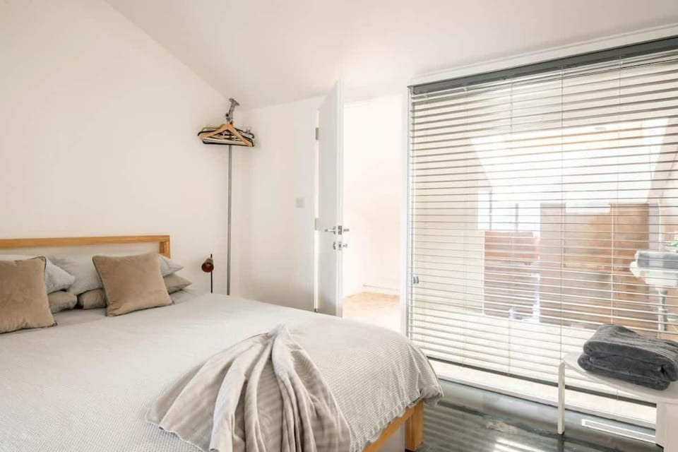 Bed, Bathroom, Bedroom, towels